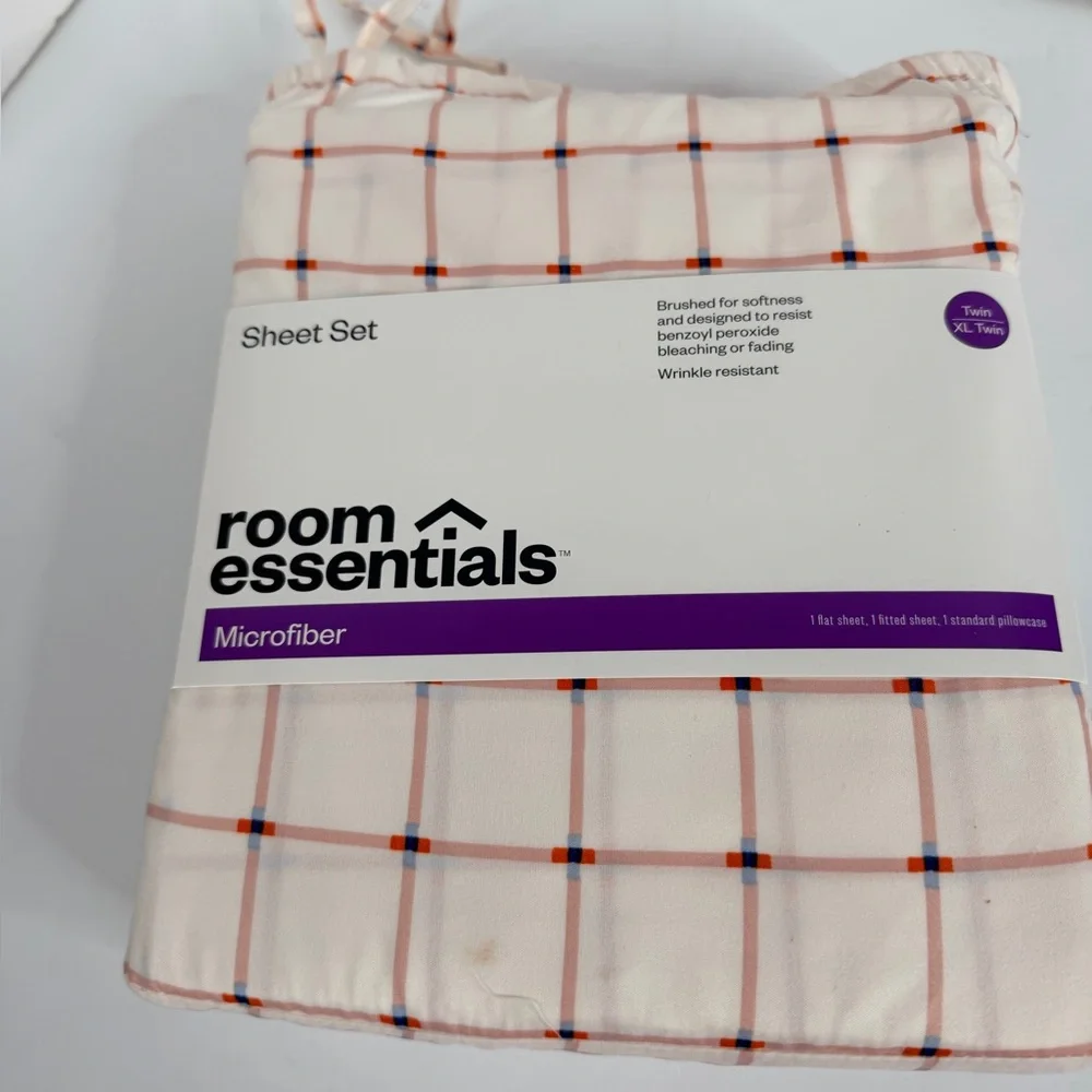 NWT Room Essentials Microfiber Sheet Set – Twin XL – Pink Grid Print